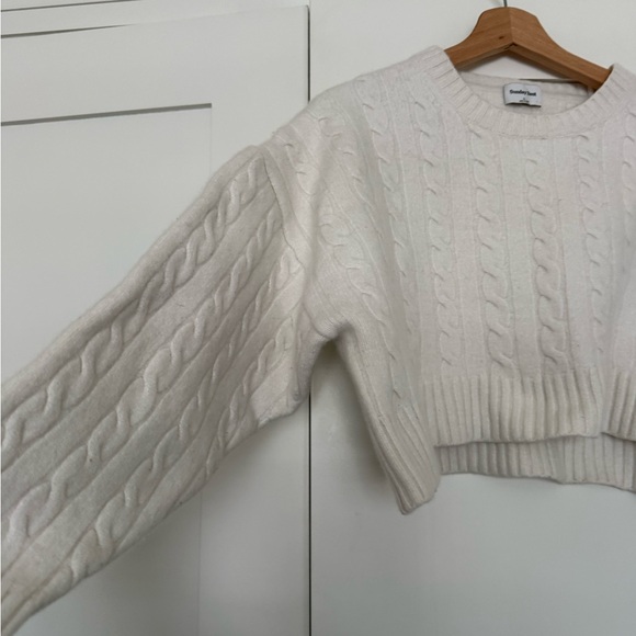 Aritzia Sunday Best ‘Peggy’ Cropped Preppy Cream Cable Knit Sweater - Size L - Picture 5 of 9